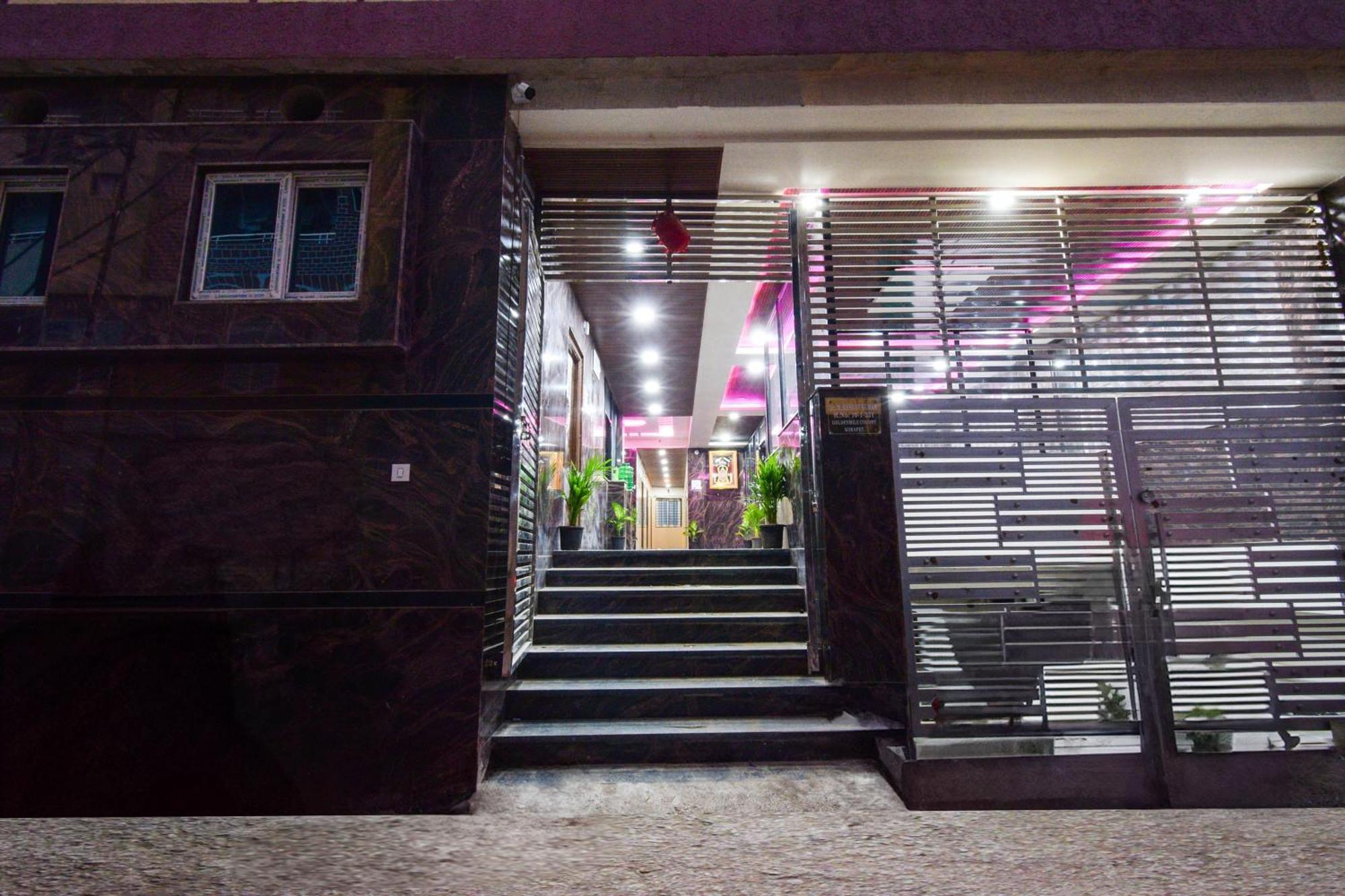 Super Townhouse Kokapet Formerly Aarian Tej Nilayam Gundipet Eksteriør bilde