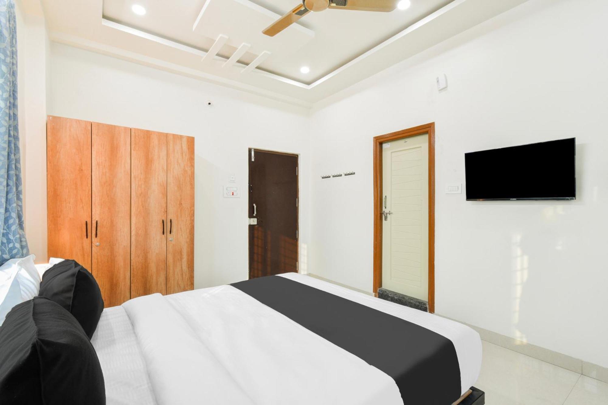 Super Townhouse Kokapet Formerly Aarian Tej Nilayam Gundipet Eksteriør bilde