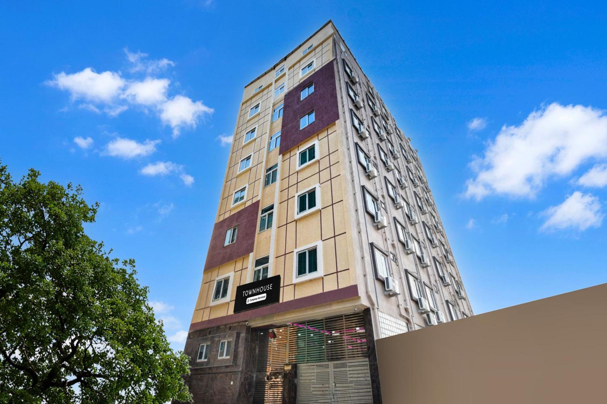 Super Townhouse Kokapet Formerly Aarian Tej Nilayam Gundipet Eksteriør bilde