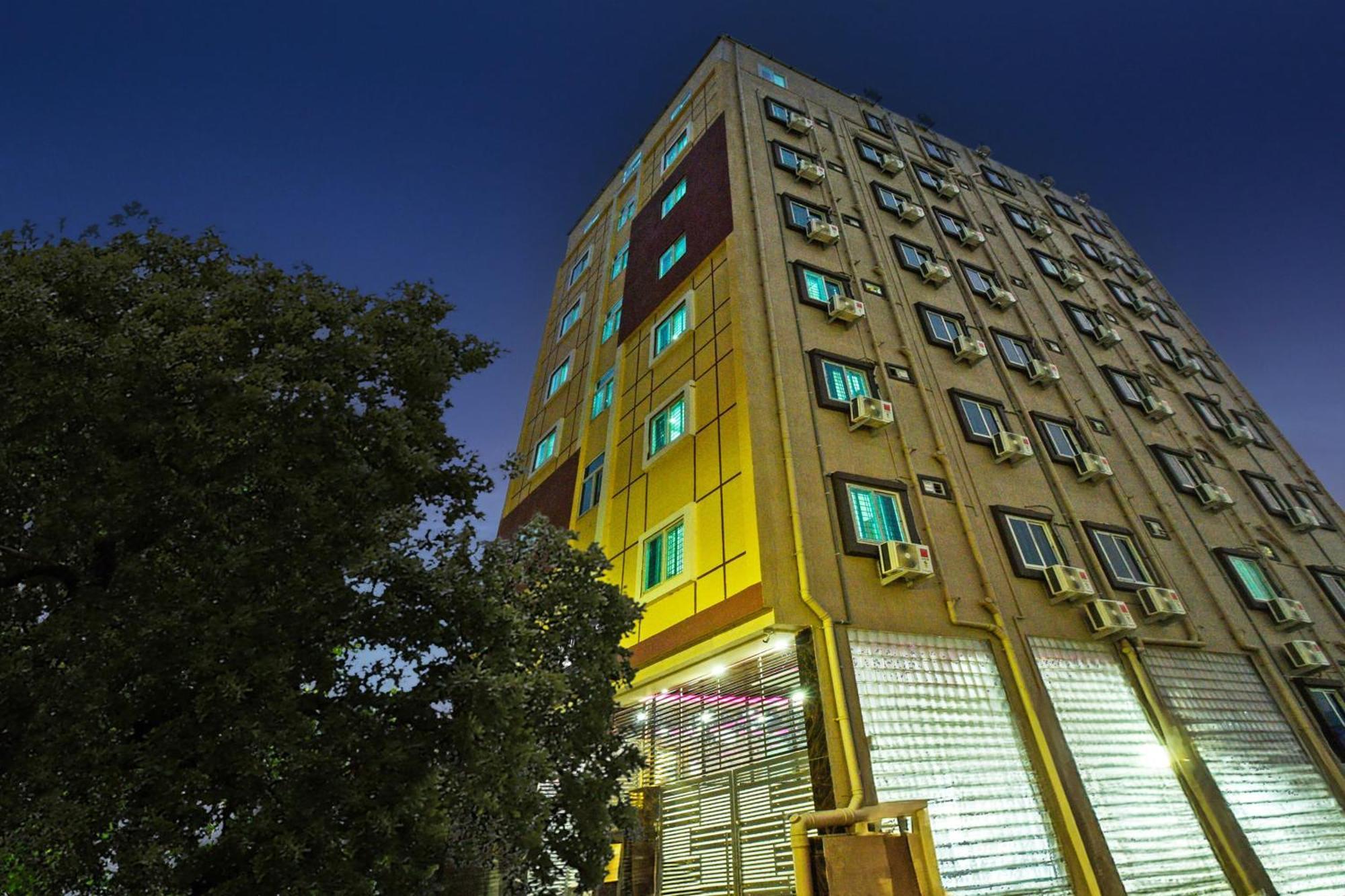 Super Townhouse Kokapet Formerly Aarian Tej Nilayam Gundipet Eksteriør bilde
