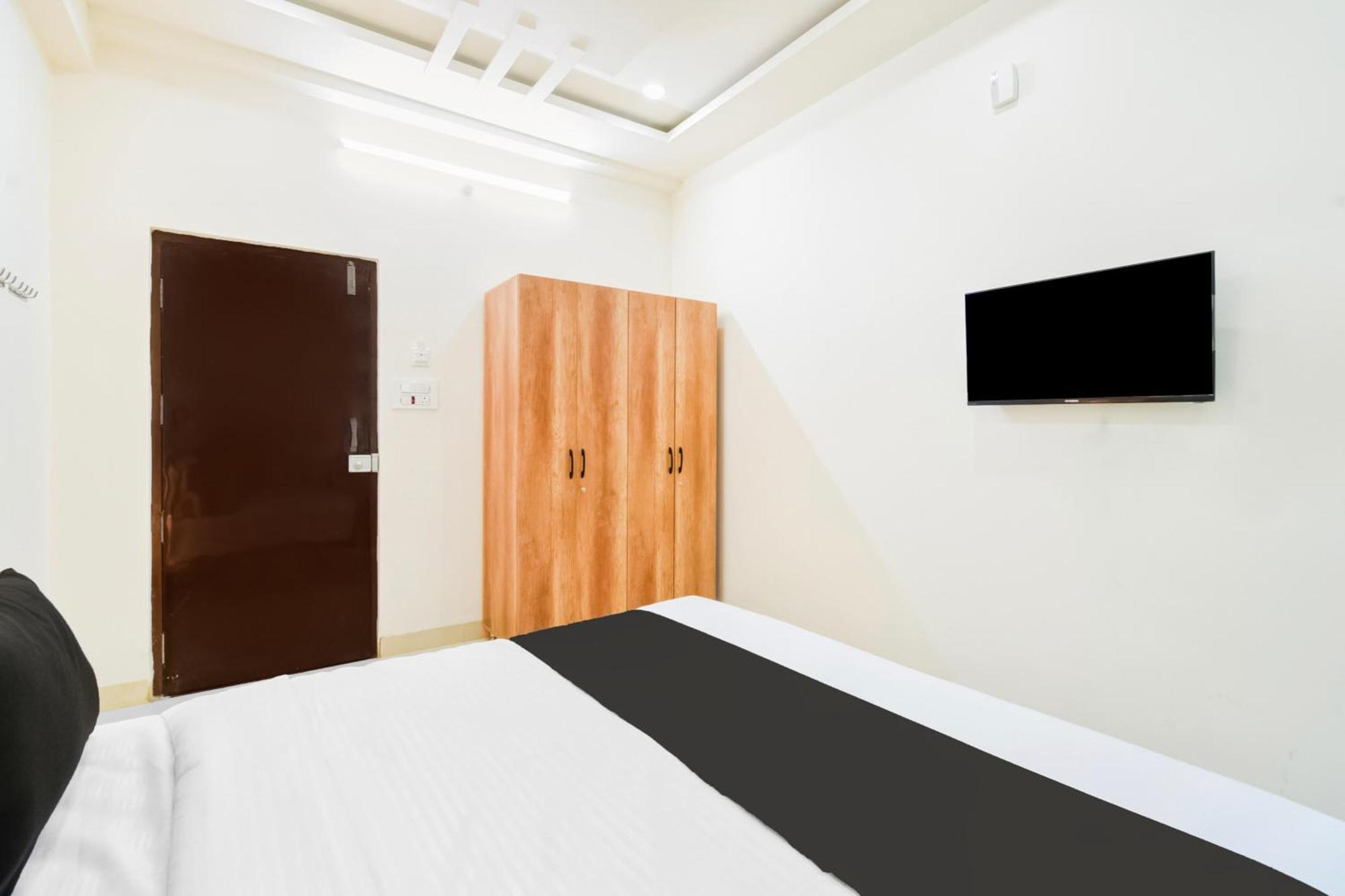Super Townhouse Kokapet Formerly Aarian Tej Nilayam Gundipet Eksteriør bilde