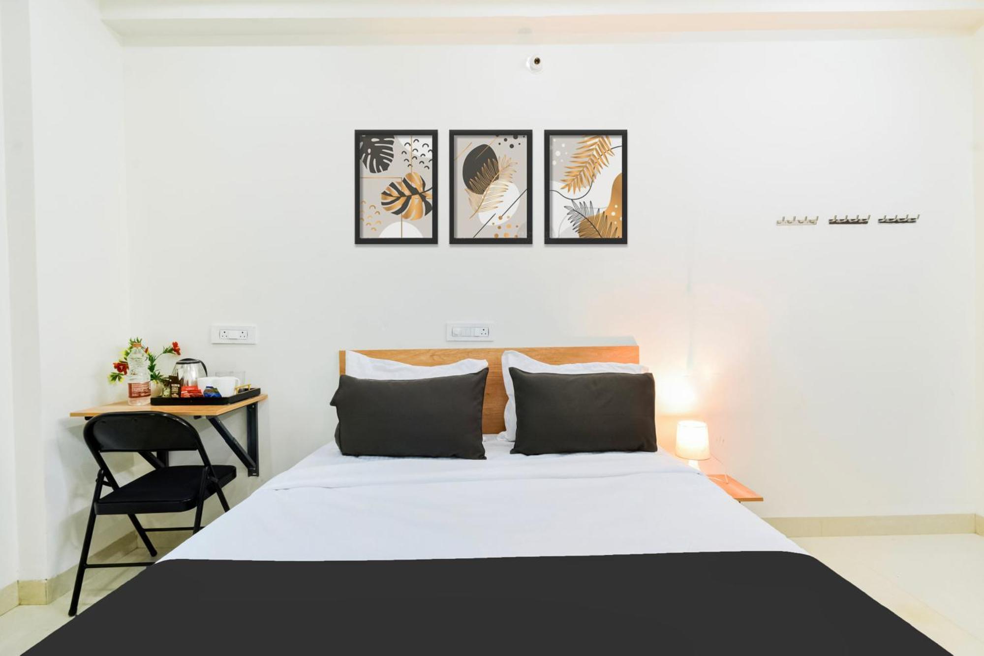 Super Townhouse Kokapet Formerly Aarian Tej Nilayam Gundipet Eksteriør bilde