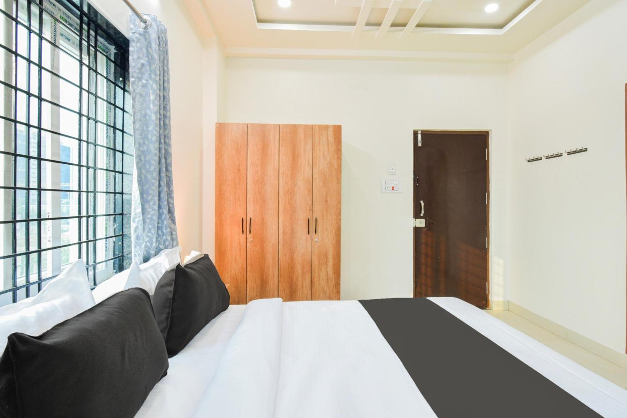 Super Townhouse Kokapet Formerly Aarian Tej Nilayam Gundipet Eksteriør bilde