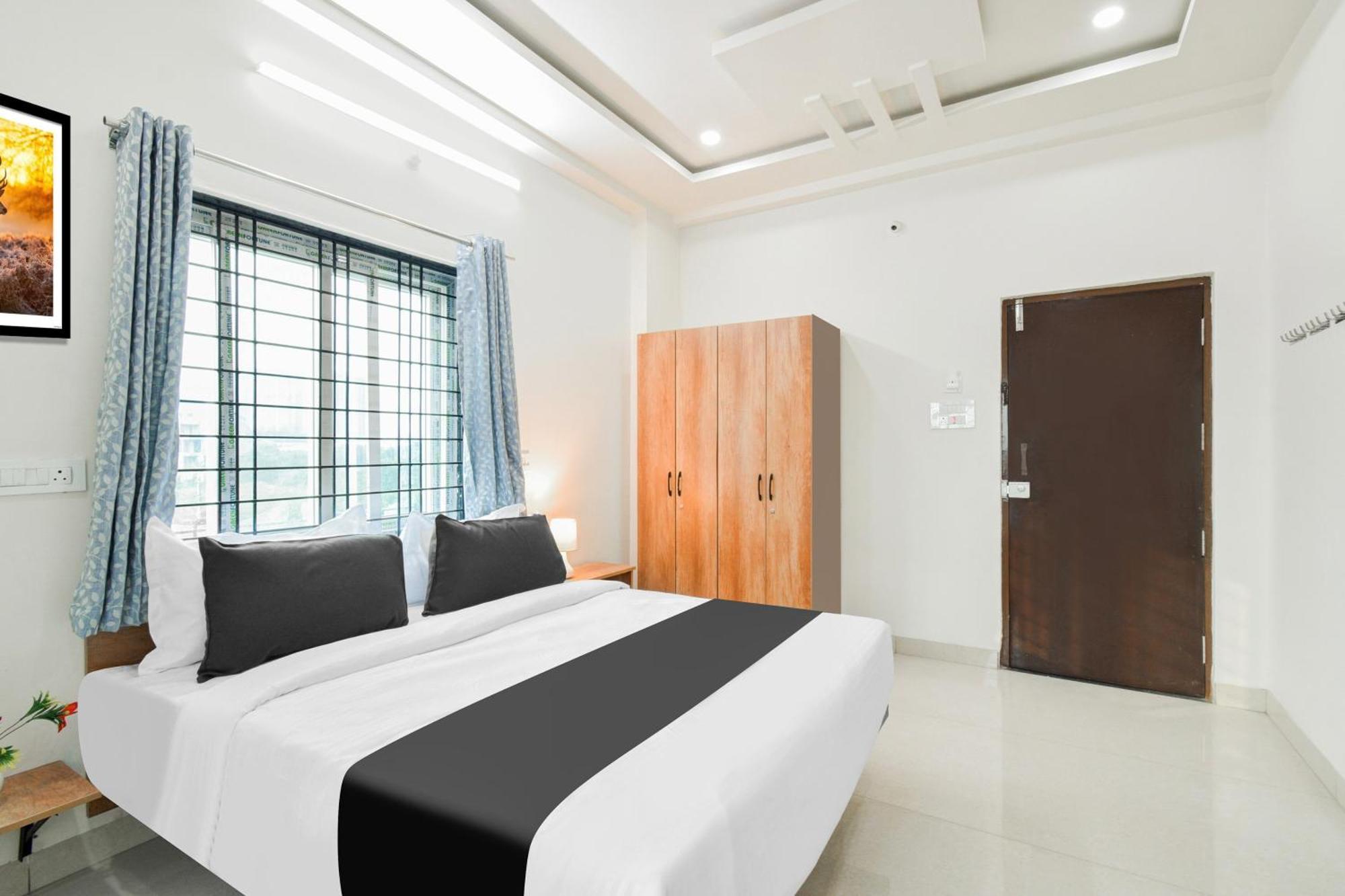 Super Townhouse Kokapet Formerly Aarian Tej Nilayam Gundipet Eksteriør bilde