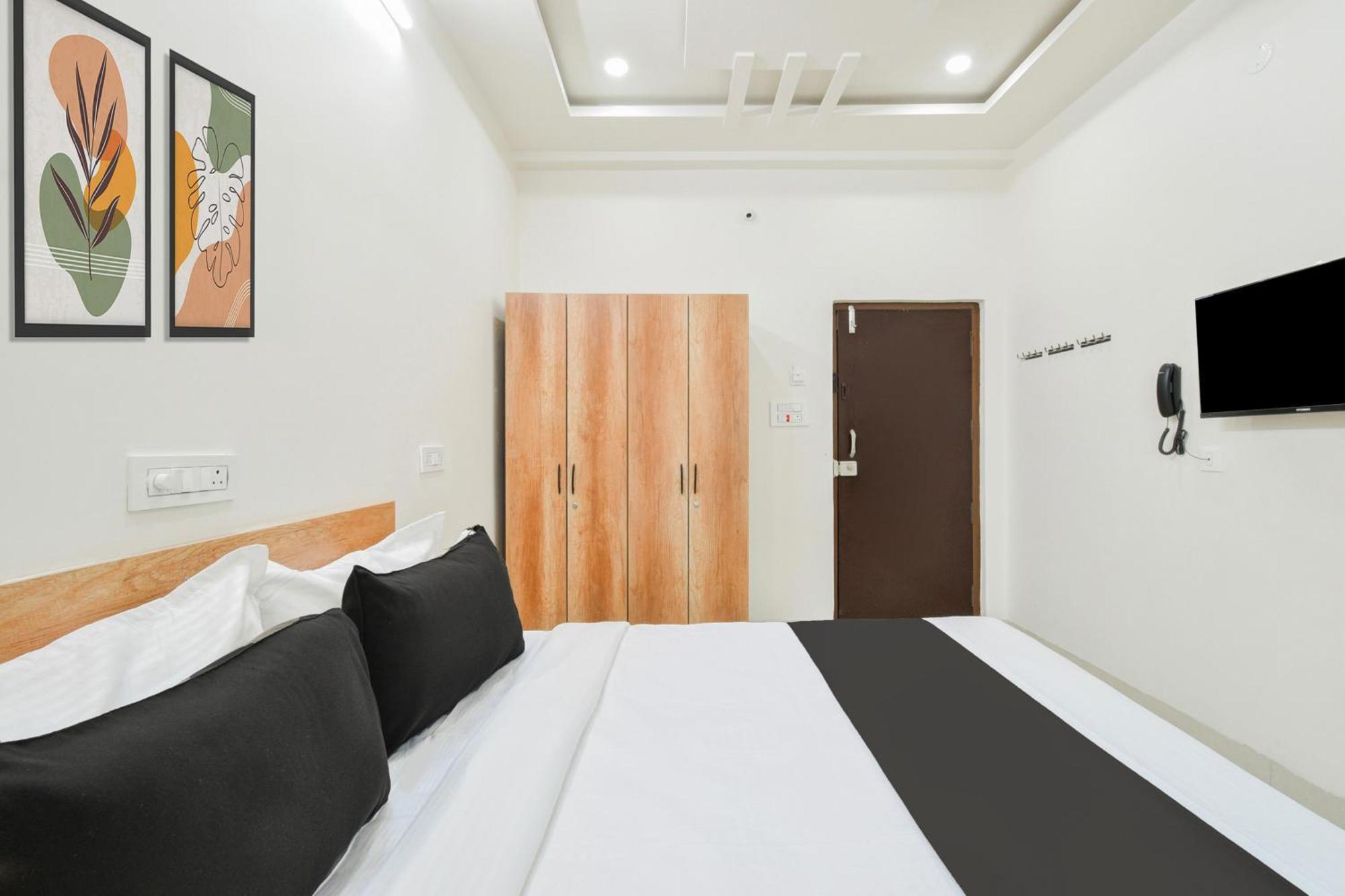 Super Townhouse Kokapet Formerly Aarian Tej Nilayam Gundipet Eksteriør bilde